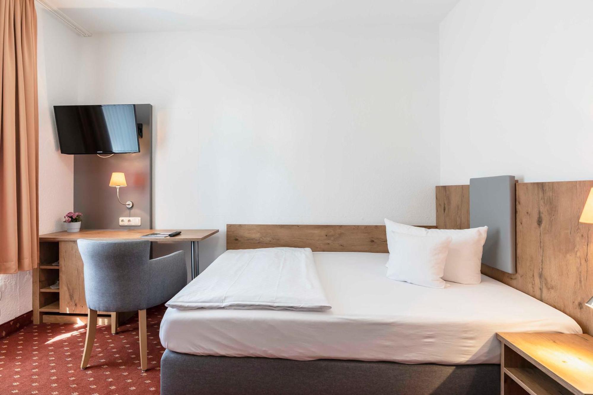 Hotel Markgraf Ленин Экстерьер фото